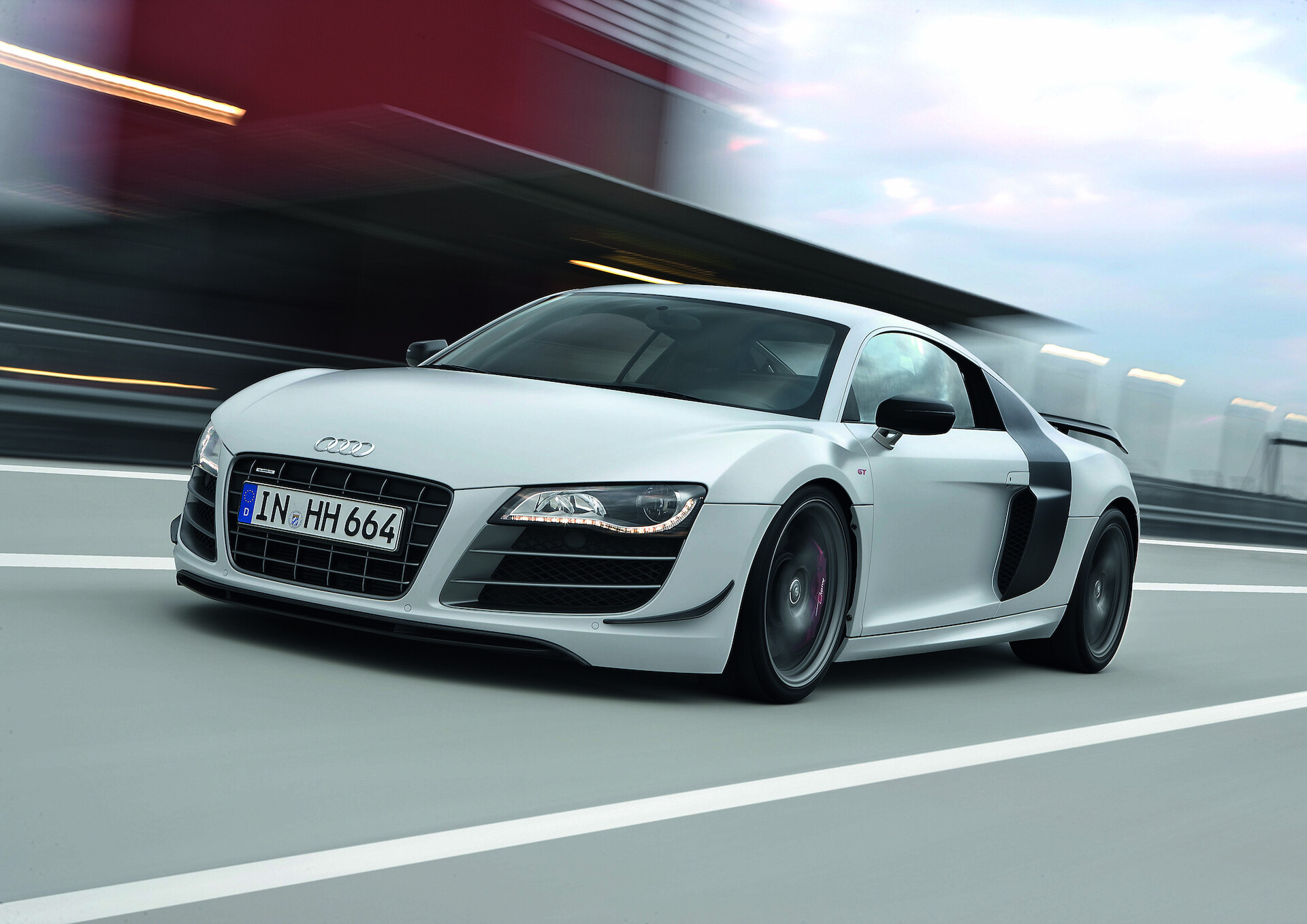 Audi przekazuje pierwsze R8 GT klientowi