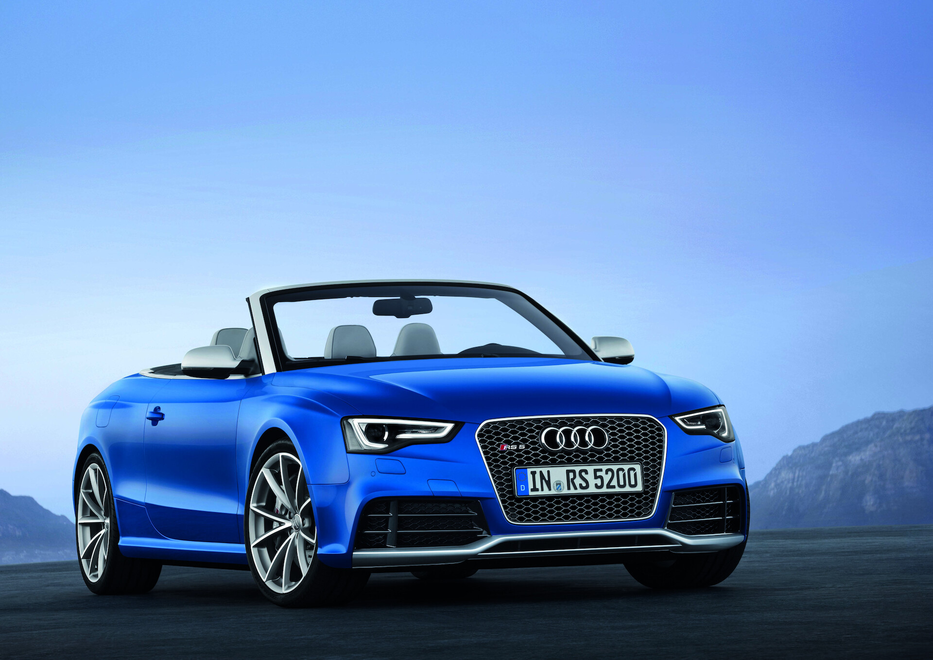 Dynamika z otwartym nad głową niebem - Audi RS 5 Cabriolet