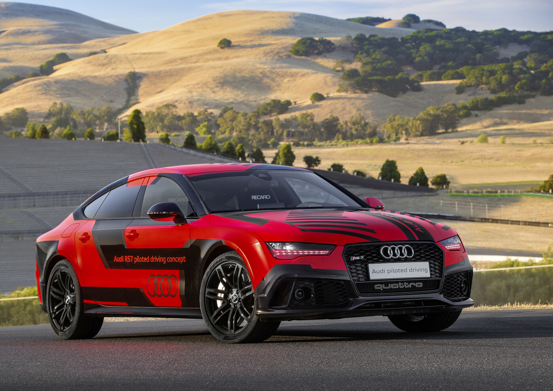 Szybsze od kierowcy wyścigowego: Audi z systemem autonomicznej jazdy daje pokaz swoich możliwości na Sonoma Raceway w USA