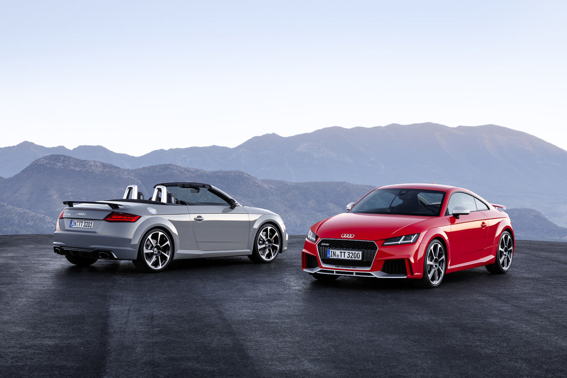 Silniejsze niż kiedykolwiek: nowe Audi TT RS Coupé i nowe Audi TT RS Roadster