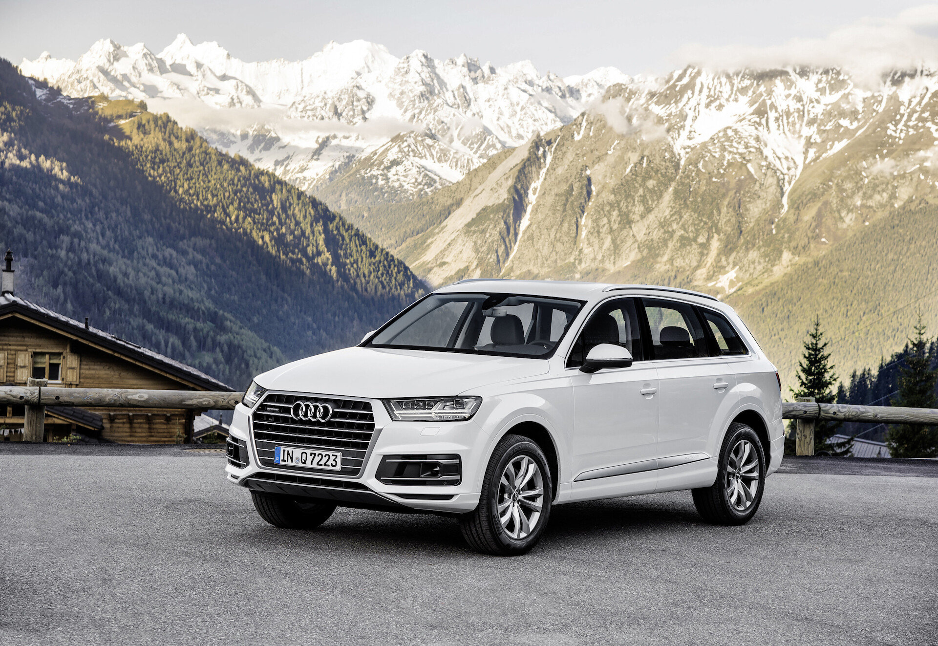 Nowe Audi Q7 samochodem roku Playboya w kategorii "Najlepszy z napędem na wszystkie koła"
