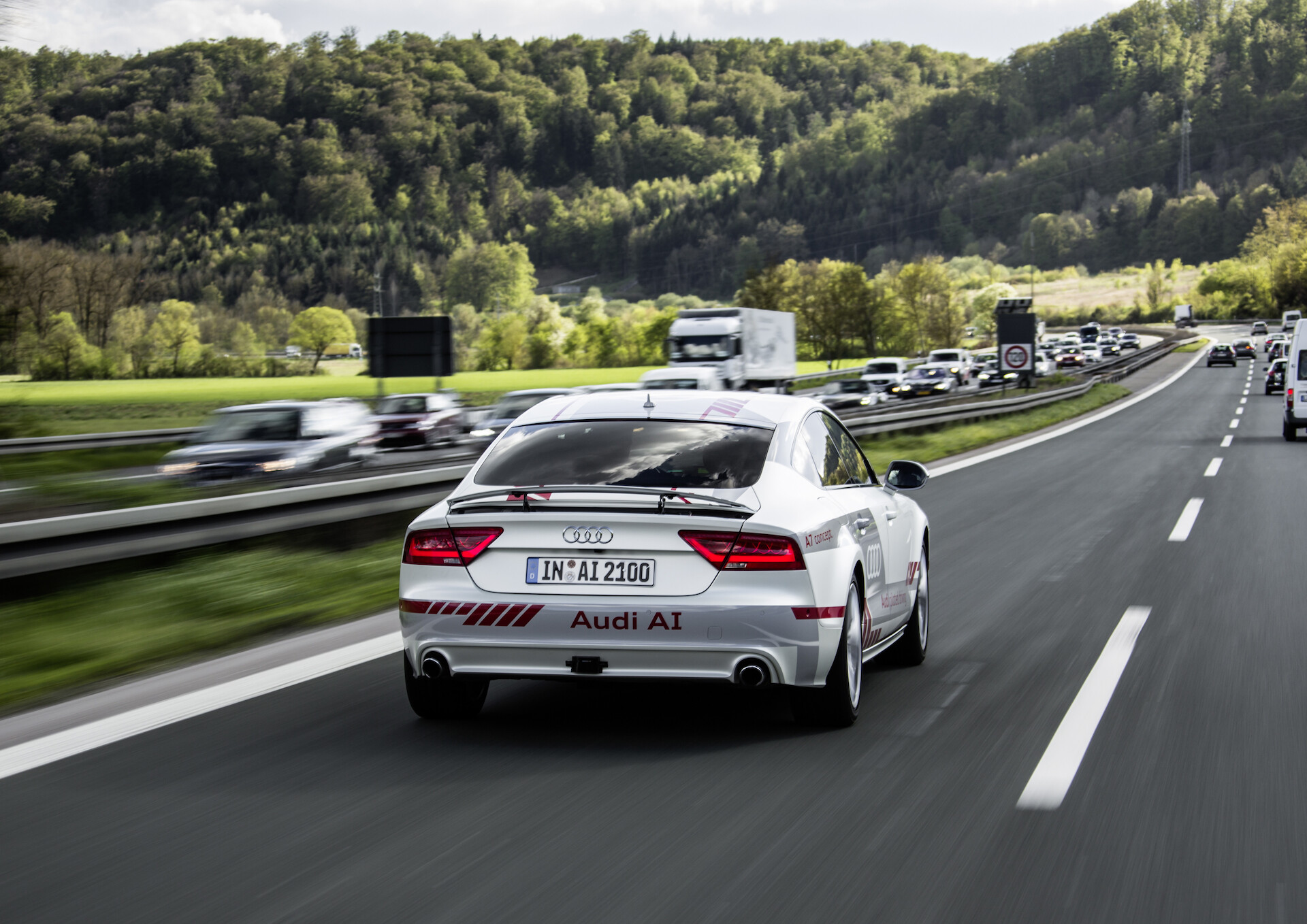 Nowe rozwiązania autonomicznej jazdy - Audi w projekcie "Cyfrowy, autostradowy odcinek doświadczalny"