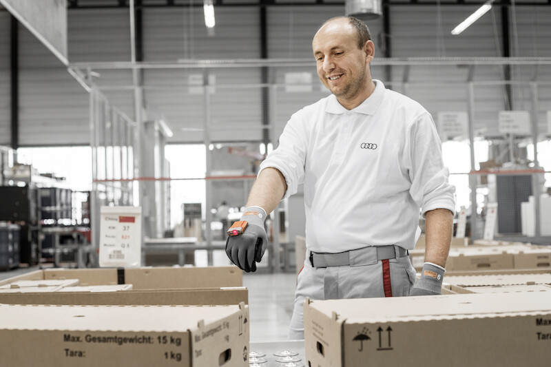 Służby logistyczne Audi zaczęły używać narzędzi typu wearables