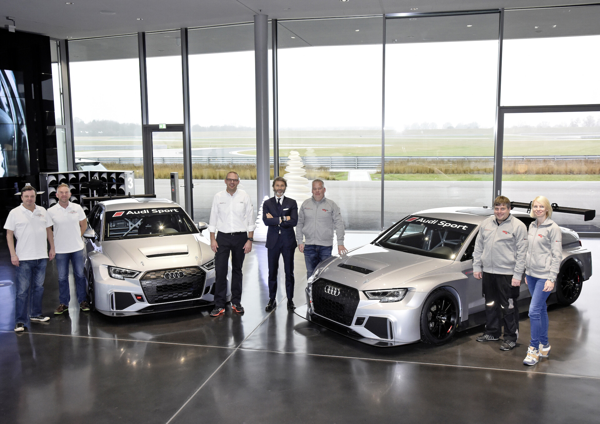 Pierwsze egzemplarze Audi RS 3 LMS trafiły do klientów