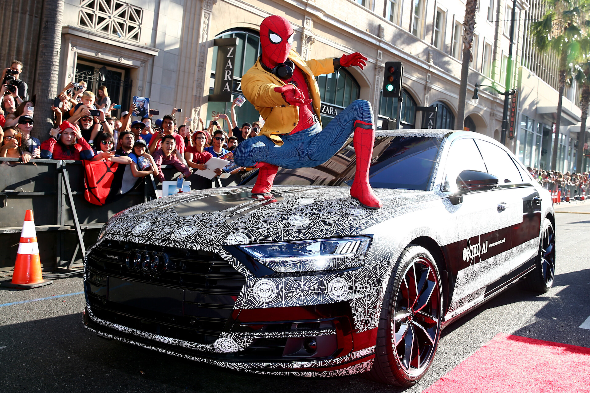 Zamaskowane Audi A8 niespodziewanym gościem premiery filmu "Spider-Man: Homecoming"