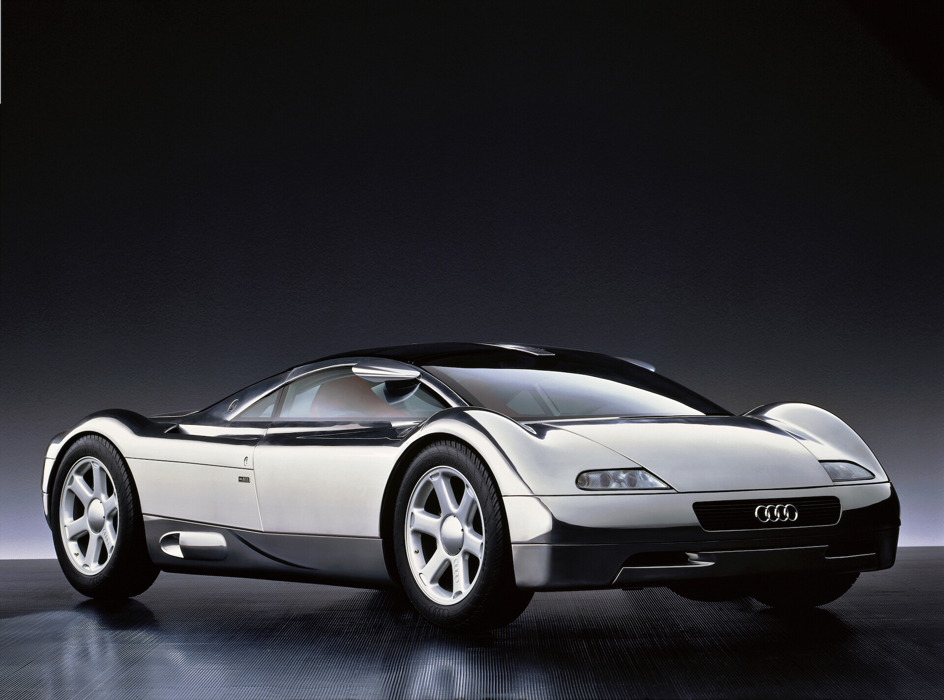 Wystawa w Audi museum mobile: "Błyszczące eksponaty - blaski techniki"