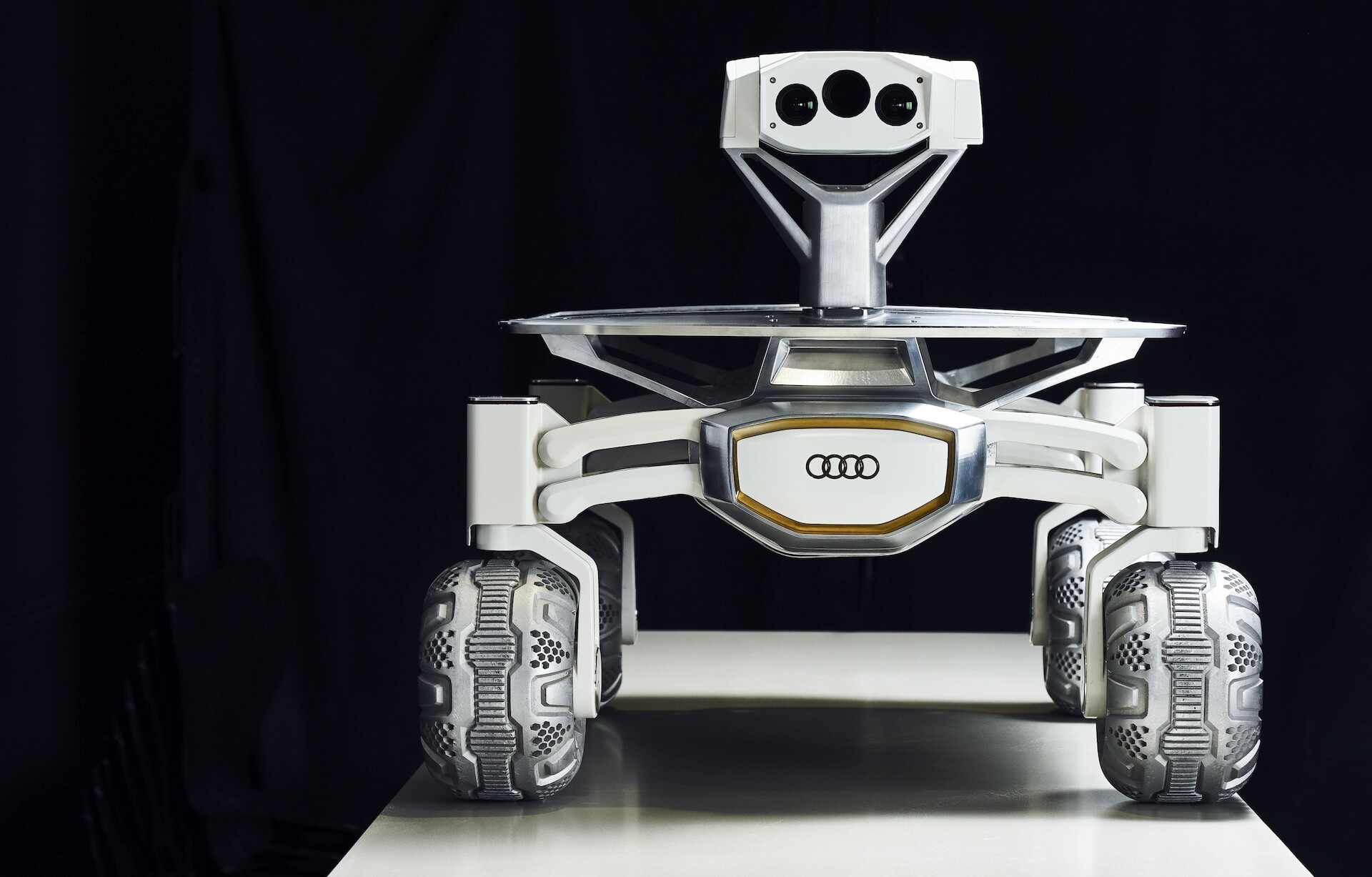 Audi, specjalnym filmem reklamowym, oddaje hołd misji księżycowej Apollo