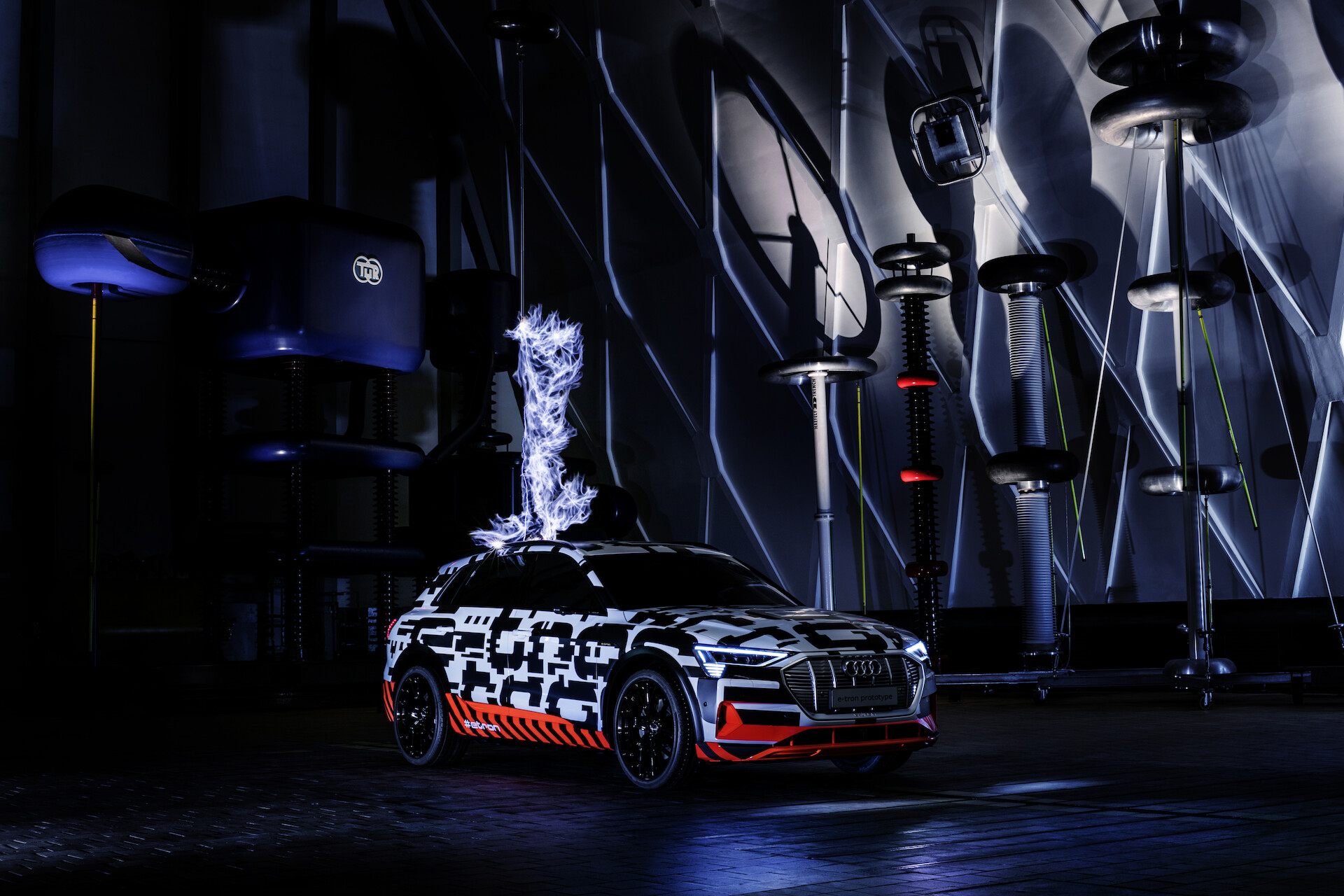 Audi e-tron: koncepcje ładowania i technika akumulatorów