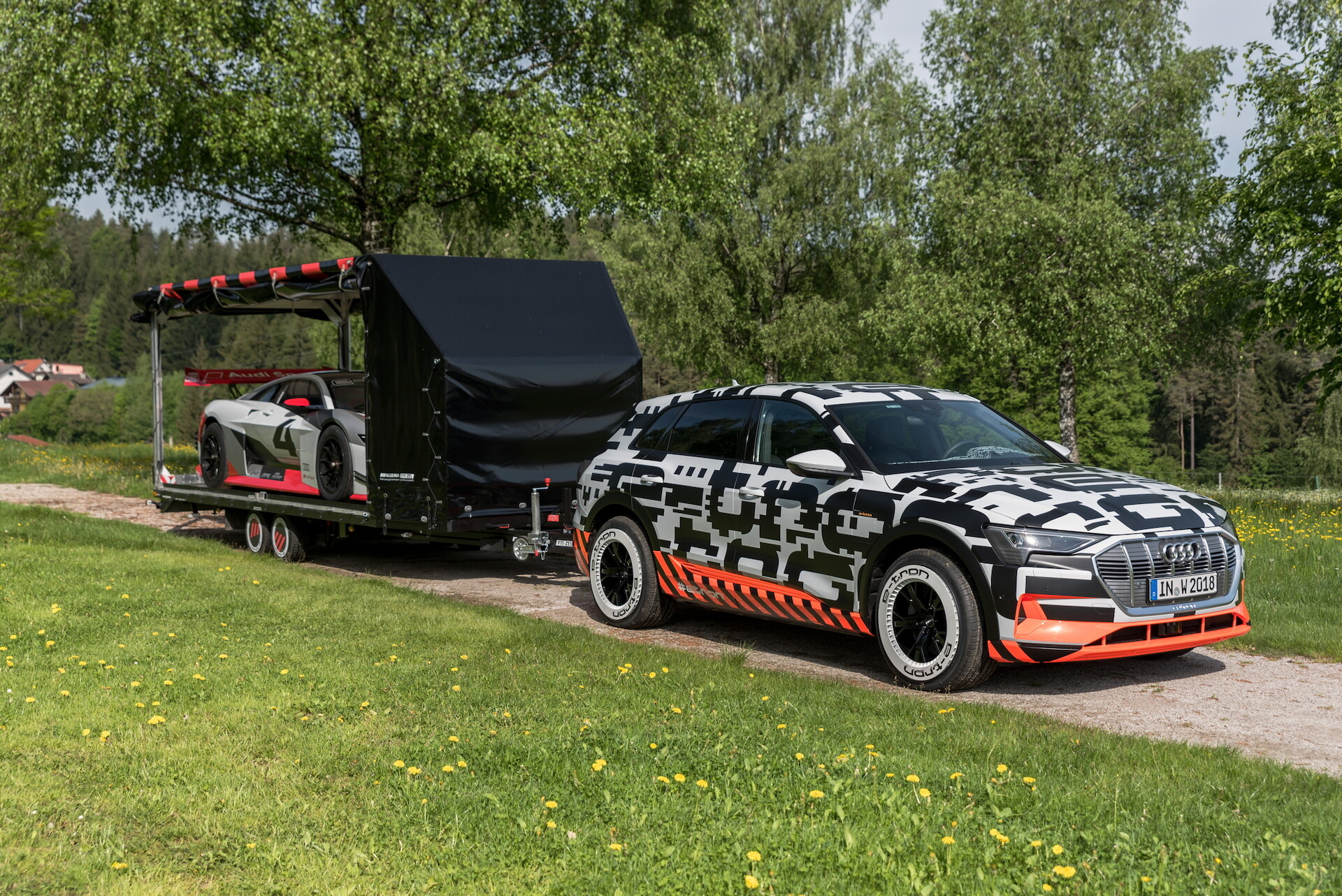 Elektryczna kombinacja: prototyp Audi e-tron na zlocie nad jeziorem Wörthersee
