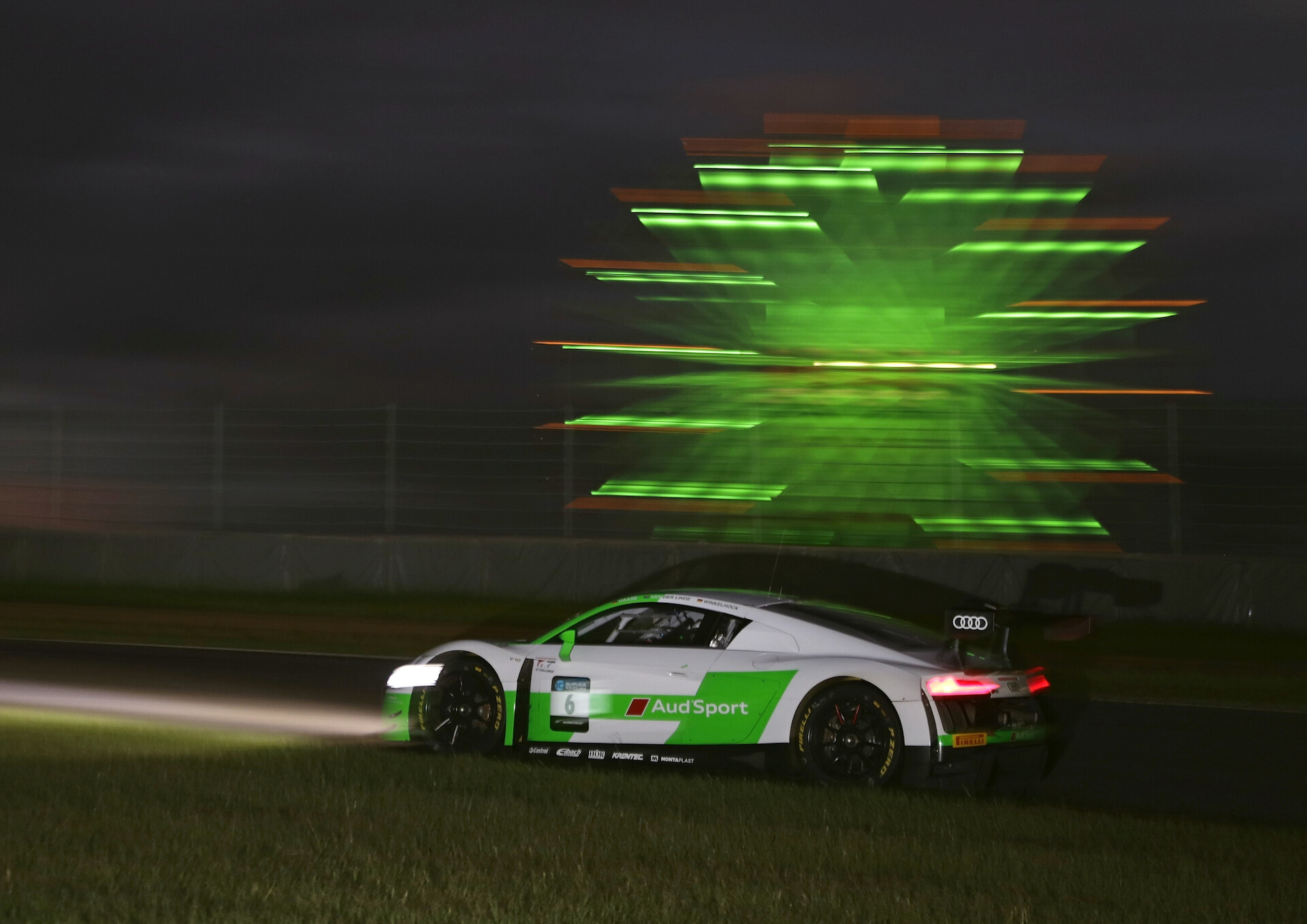 Audi na podium 10-godzinnego wyścigu na torze Suzuka