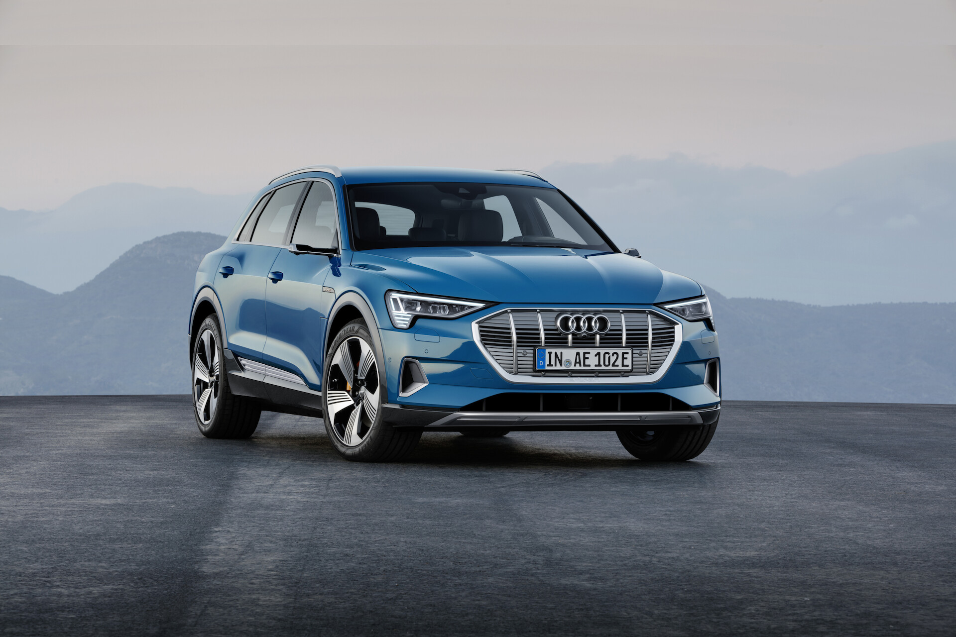Elektryzująca radość z jazdy: Audi e-tron
