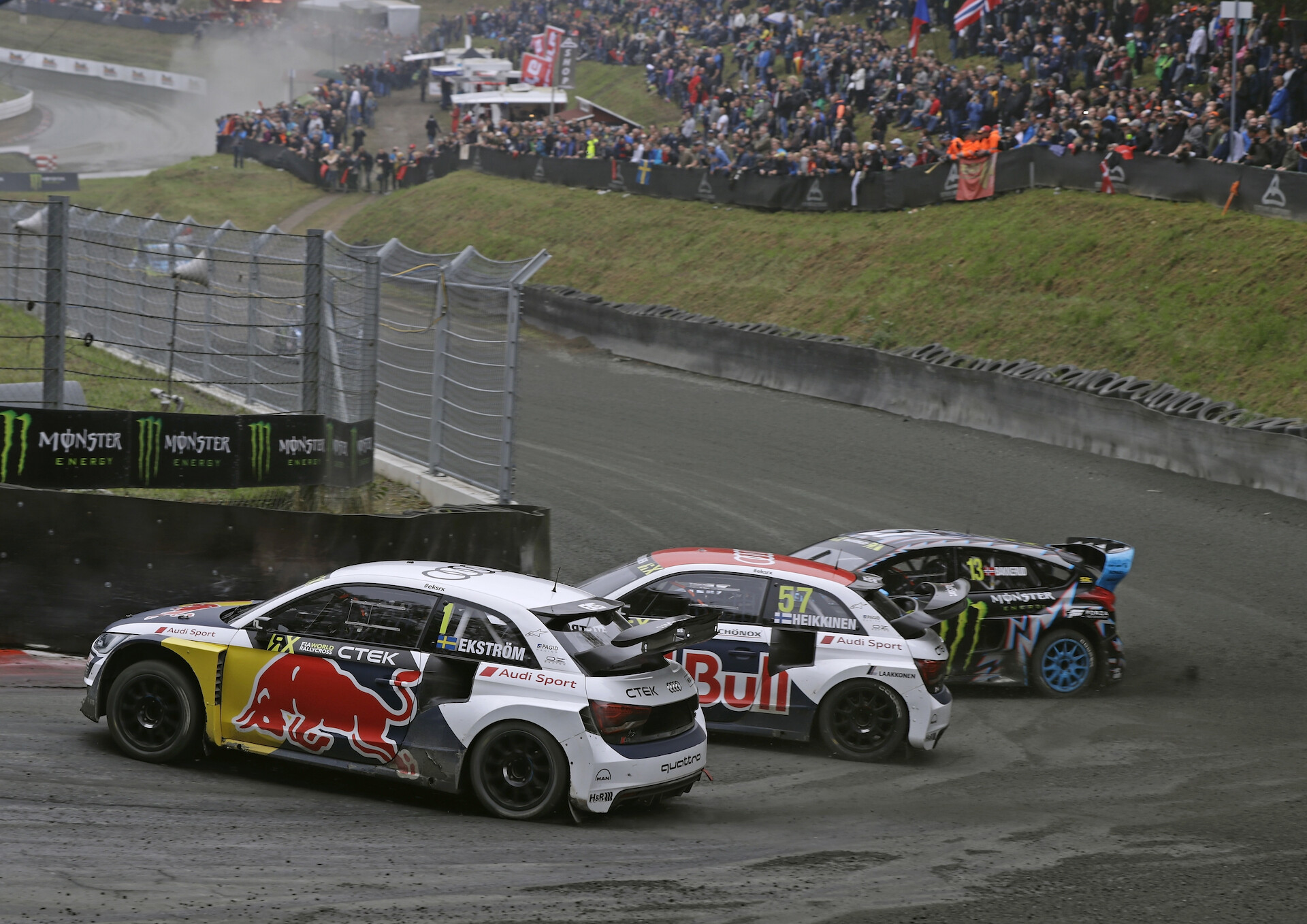 Rallycross: cieszący się złą sławą pierwszy zakręt toru Estering czeka na EKS Audi Sport
