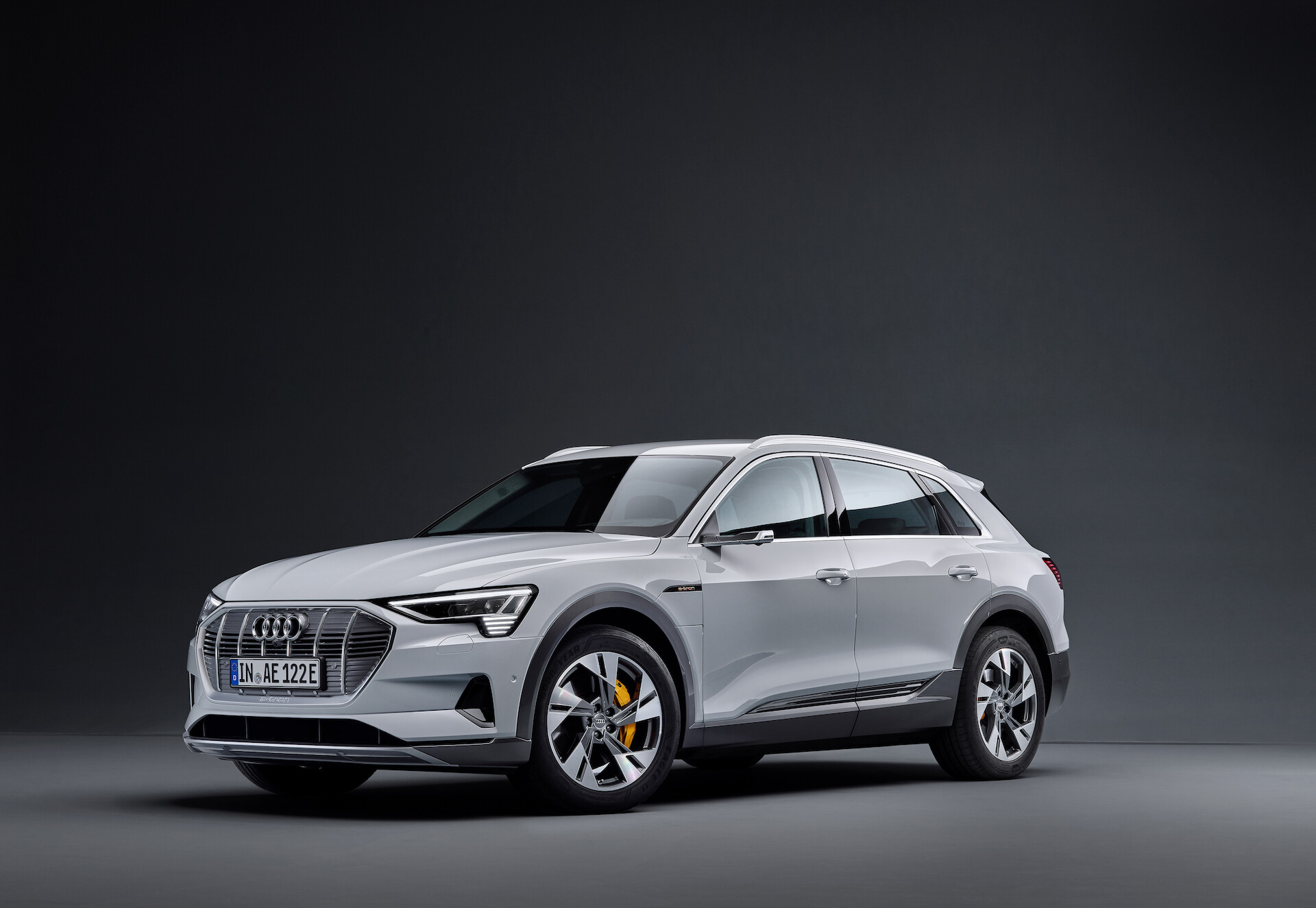 Nowa wersja napędu elektrycznego SUV’a: Audi e-tron 50 quattro