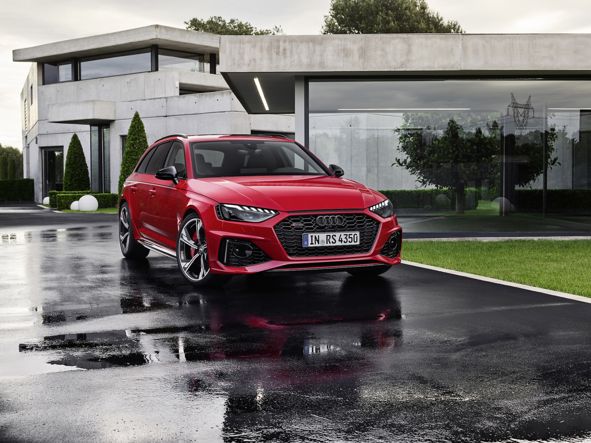 Odświeżenie mocnego kombi: Nowe Audi RS 4 Avant