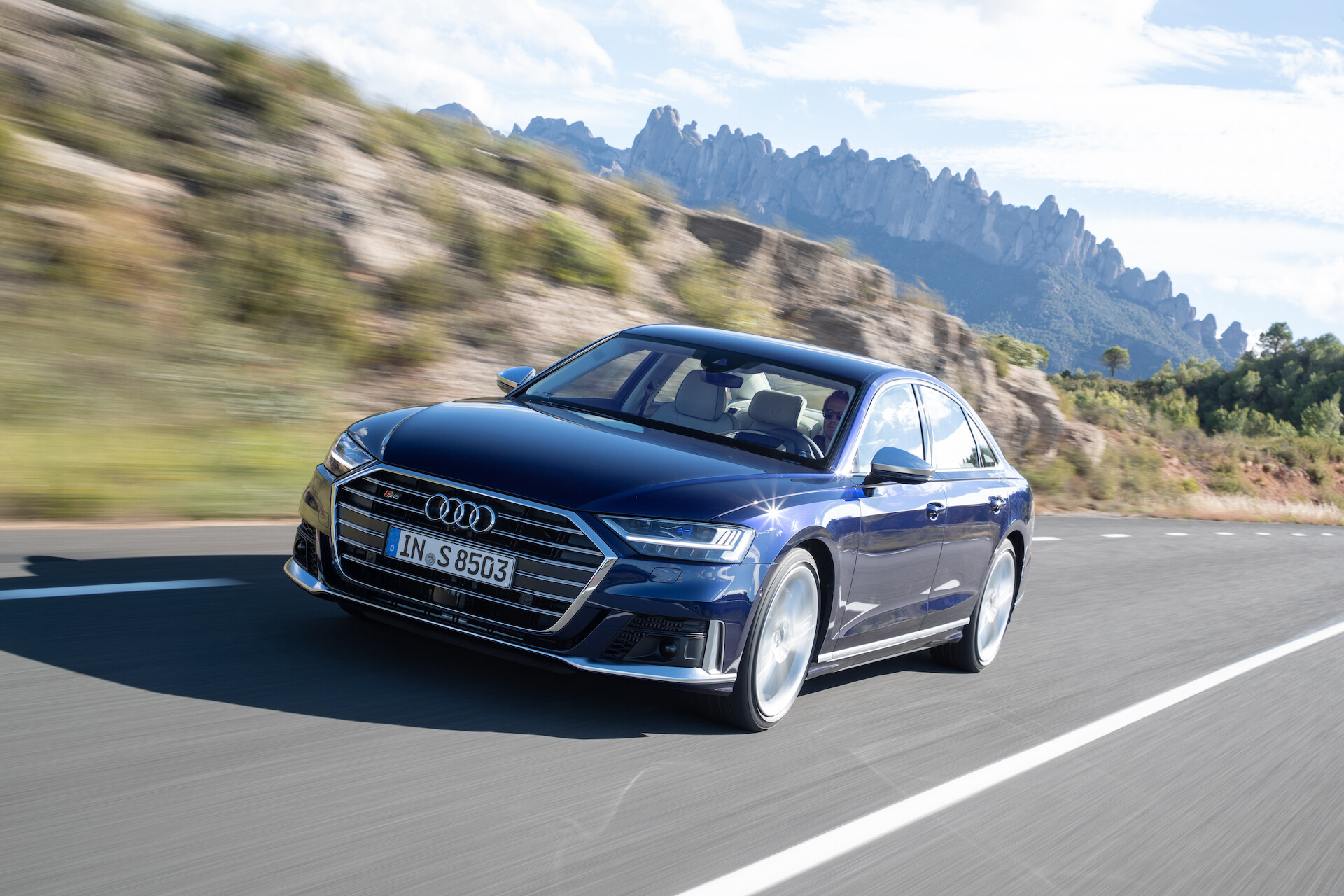 Nowe Audi S8 - ekscytujące osiągi samochodu klasy luksusowej