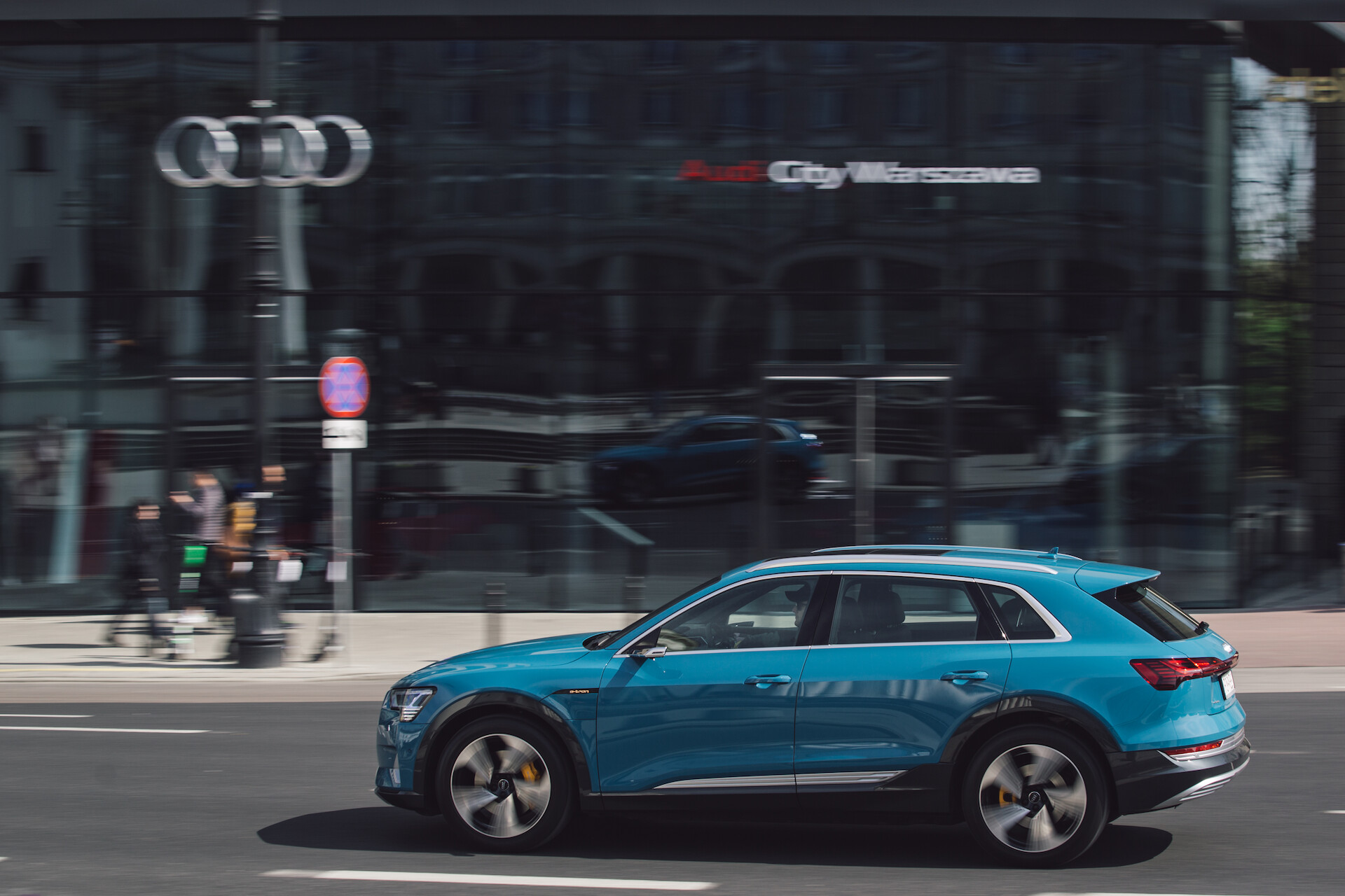 Audi e-tron wyznacza ekotrendy: nagroda Auto Świat Moto Awards 2019