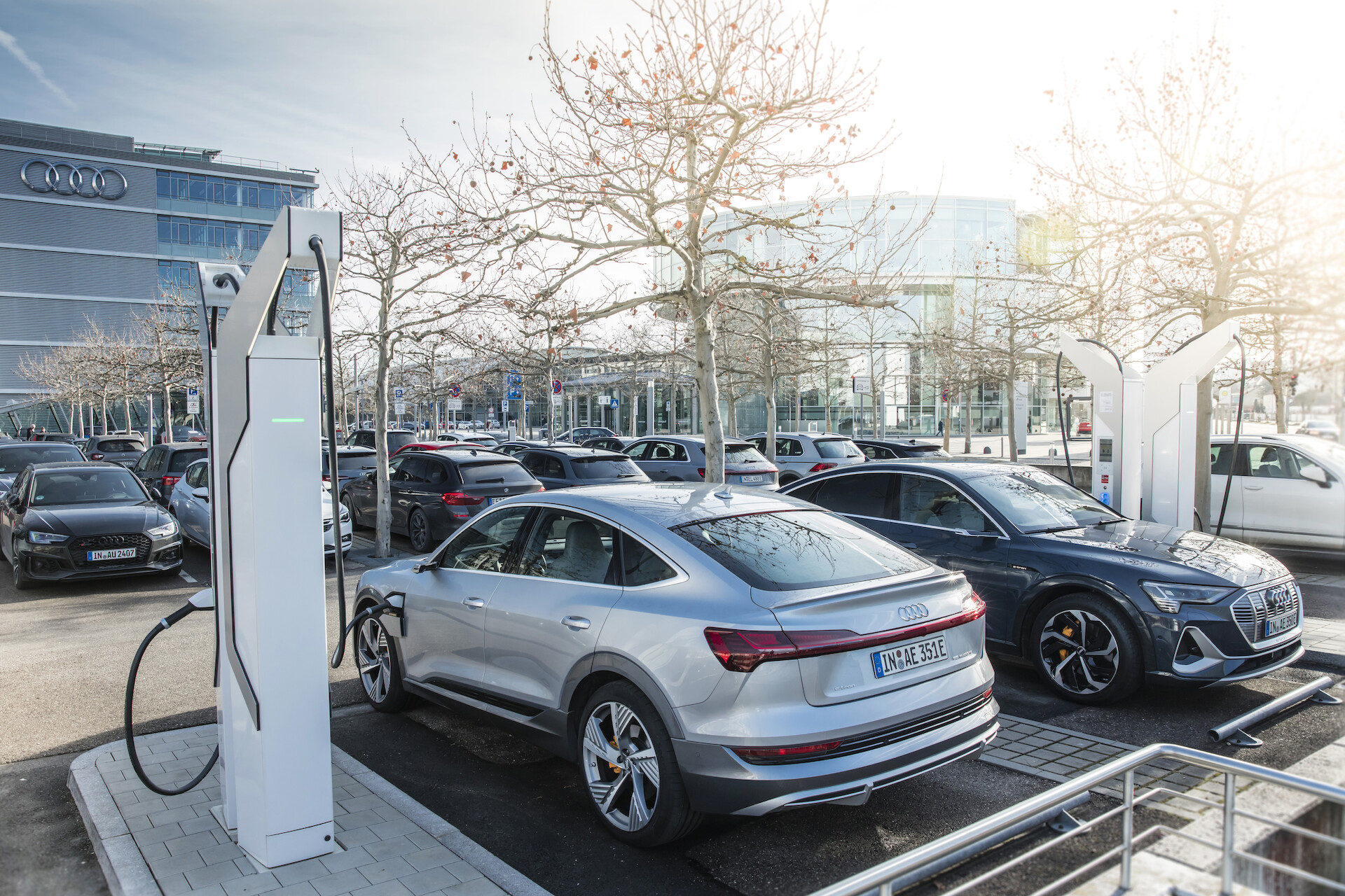 Audi zainwestuje niemal 100 milionów euro w infrastrukturę ładowania samochodów elektrycznych na terenie własnych fabryk