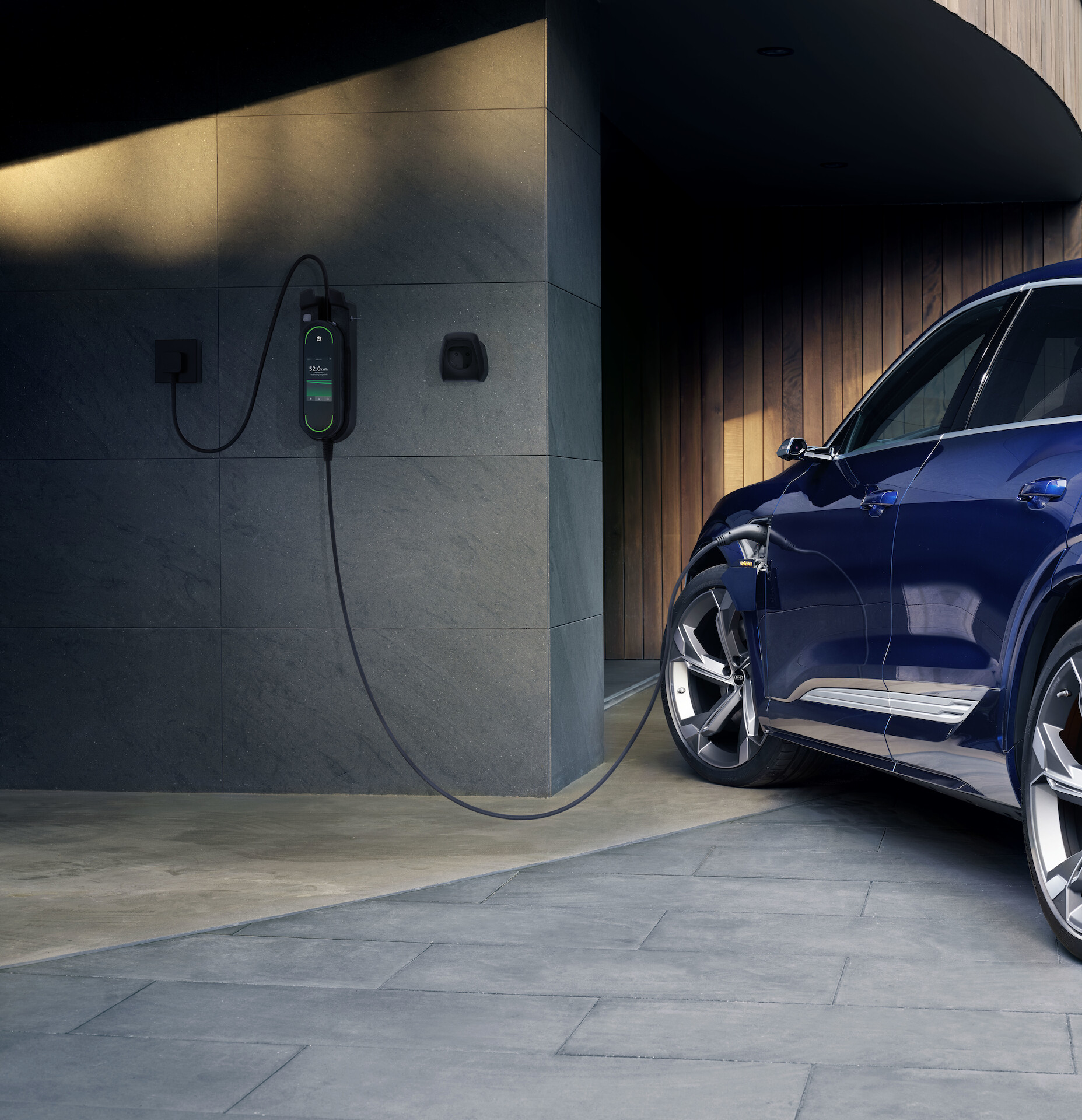 Inteligentne zapobieganie wyłączeniom sieci: Audi e-tron przygotowane do zoptymalizowanego ładowania