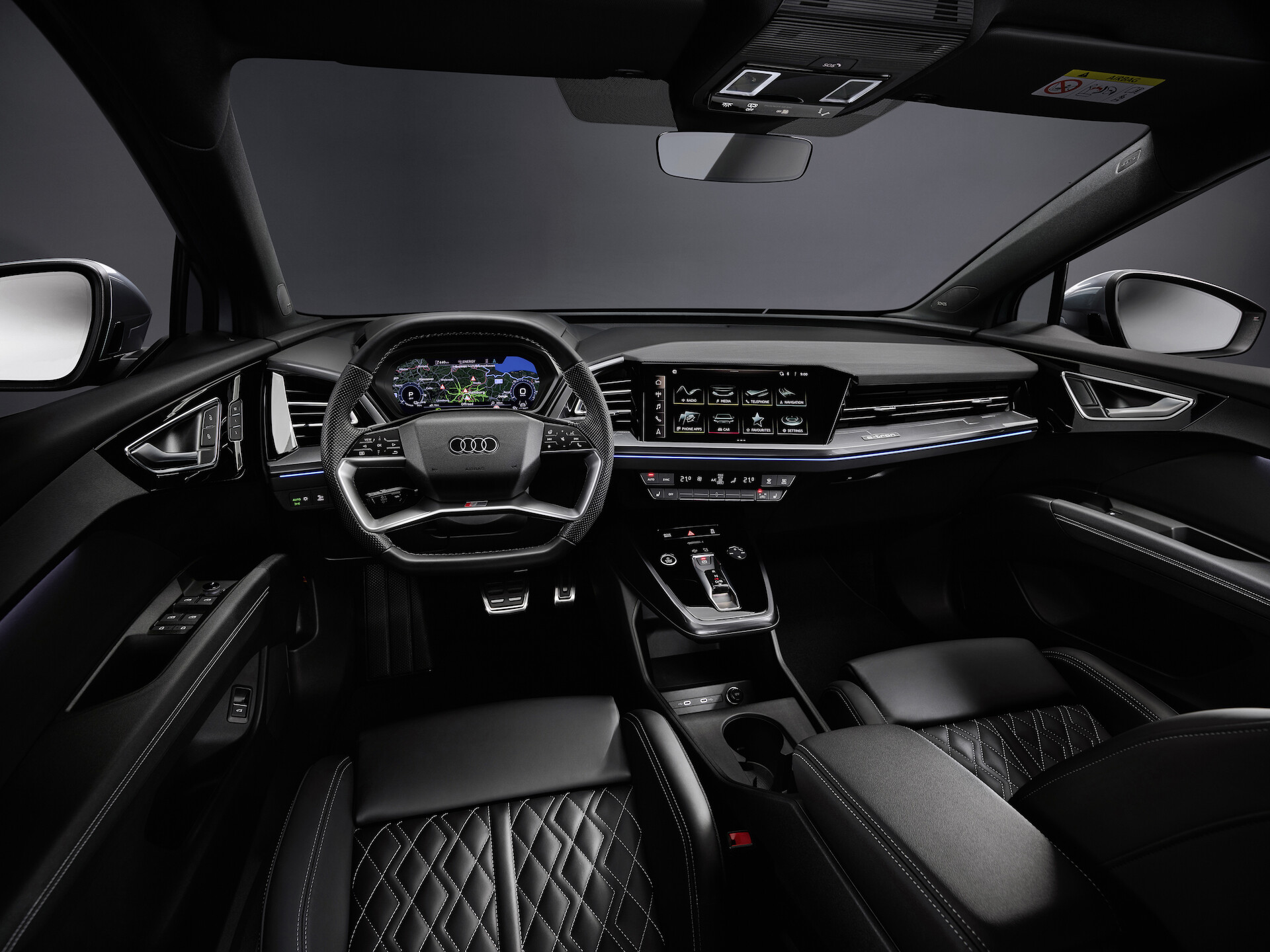 Nowy wymiar mobilności elektrycznej: Audi Q4 e-tron wyznacza standardy w zakresie wnętrza i systemów obsługi