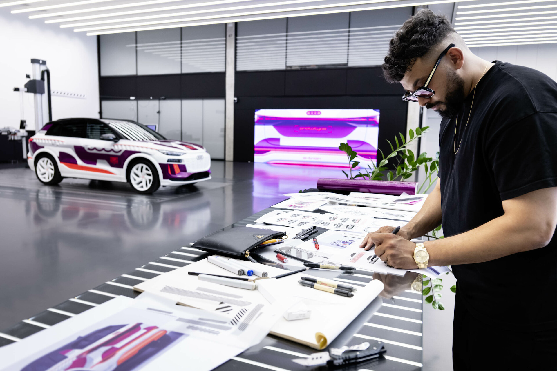 „Niczym garnitur szyty na miarę”: co sprawia, że oklejenie maskujące prototypu Audi Q6 e-tron jest tak unikalne?