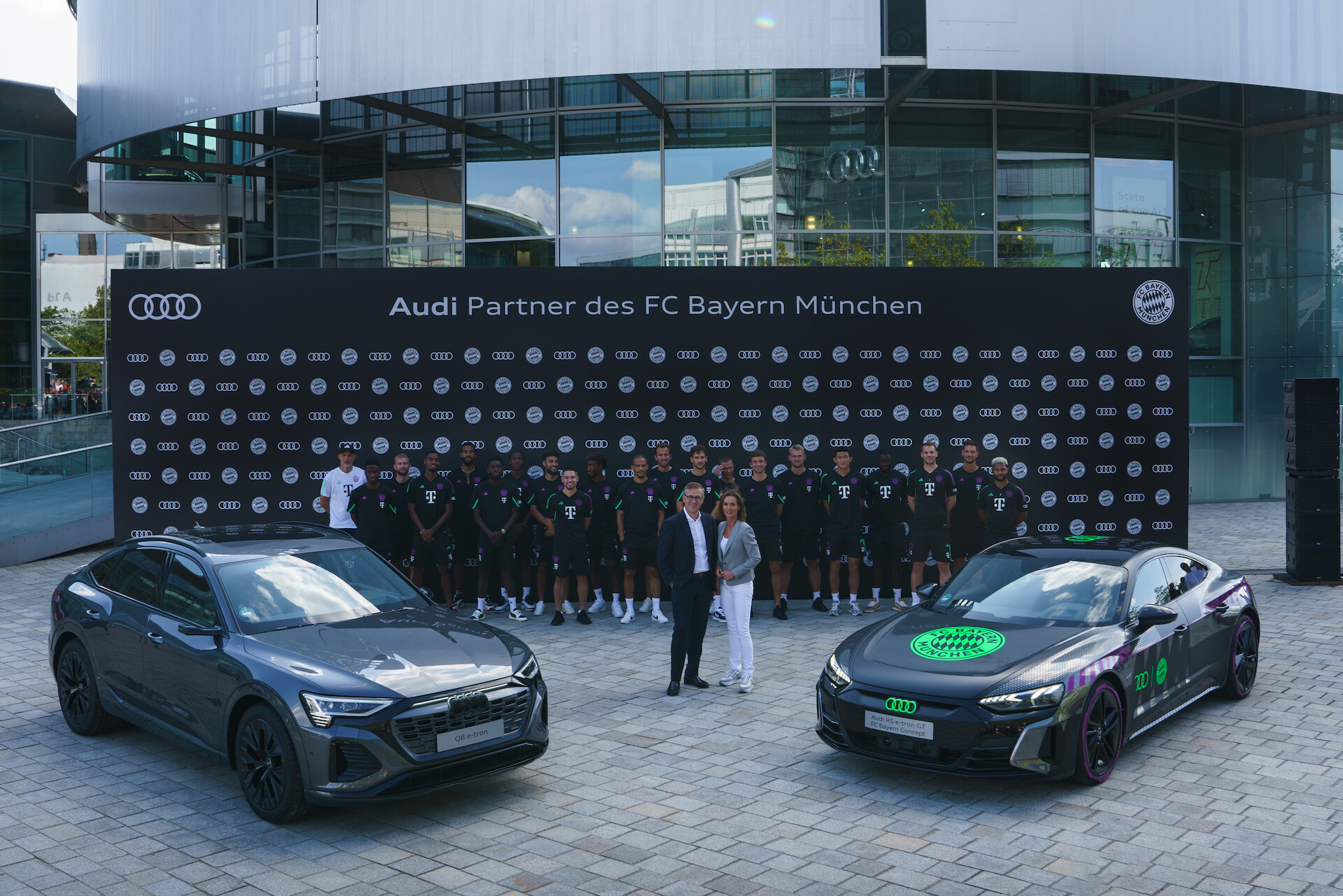 Klub piłkarski FC Bayern Monachium otrzymuje nowe samochody służbowe - Audi sprzedaje poprzednie pojazdy piłkarzy