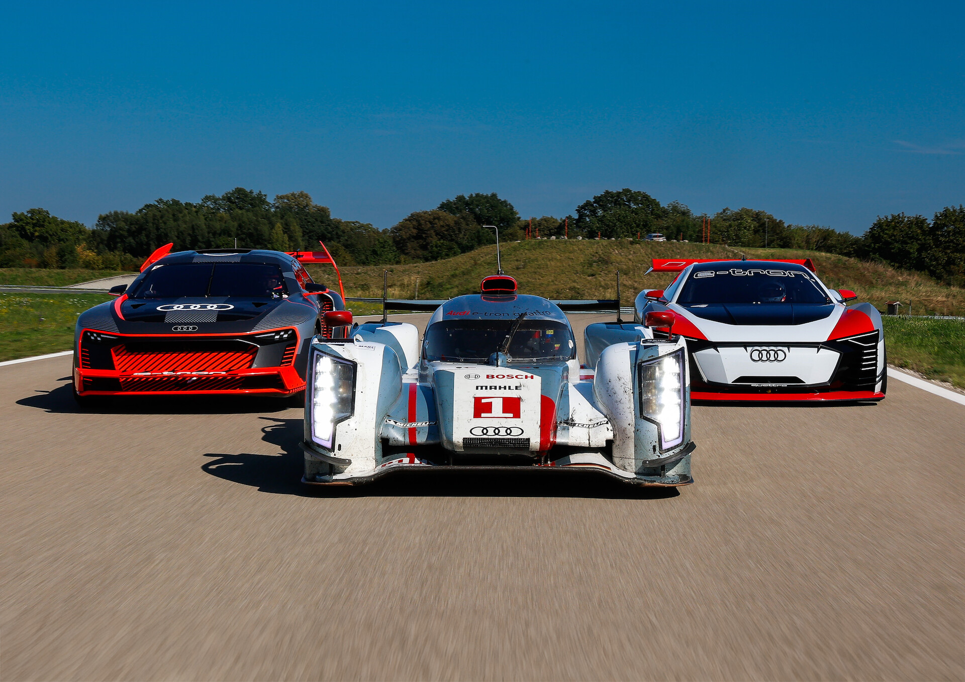 Wyjątkowe spotkanie elektrycznych prototypów Audi Sport: „e-tron na torze”