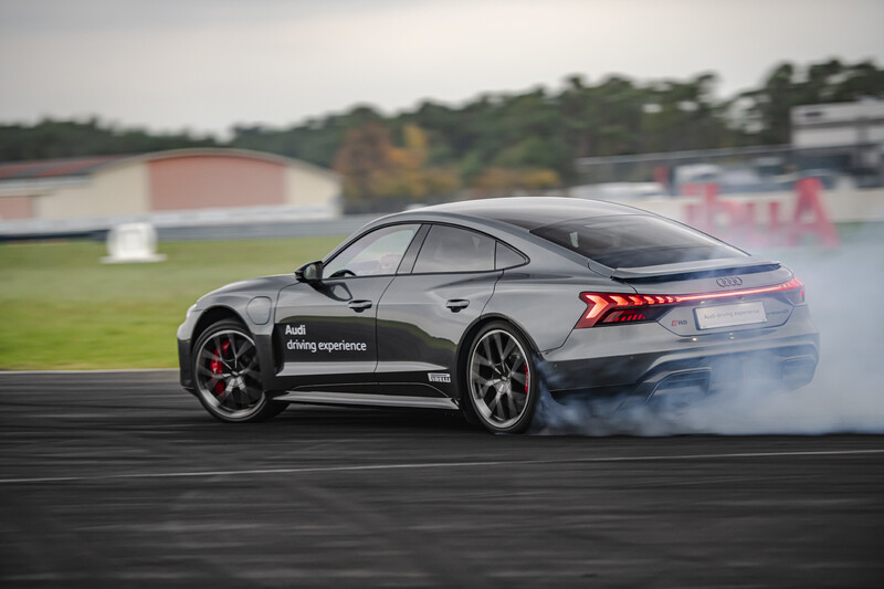 Audi driving experience 2025 – 14 dni, 16 modeli, setki emocji na torze Silesia Ring