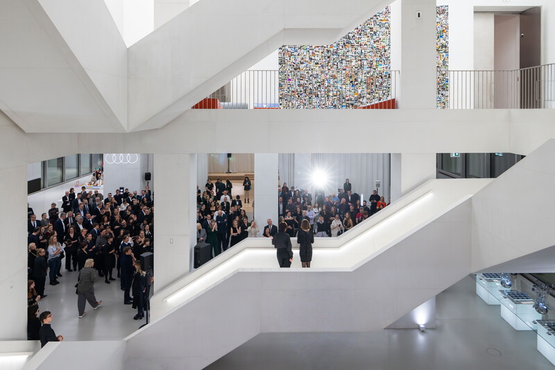 Wystawa, która opowiada historię sztuki głosami kobiet. Audi umożliwia zobaczenie ekspozycji za darmo