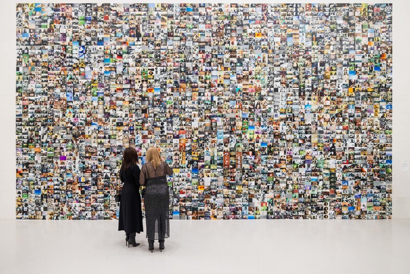 Wystawa, która opowiada historię sztuki głosami kobiet. Audi umożliwia zobaczenie ekspozycji za darmo