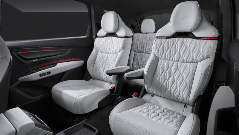 Elegancja i przestrzeń: pierwsze spojrzenie na wnętrze nowego Audi Q9