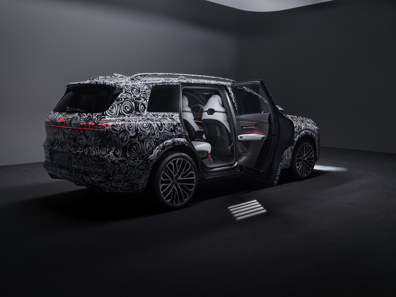 Nowy flagowy model w portfolio – Audi Q9 na nowo definiuje przestronność i komfort 