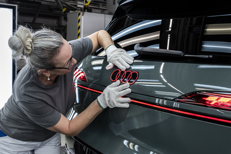 Nowy flagowy model w portfolio – Audi Q9 na nowo definiuje przestronność i komfort 