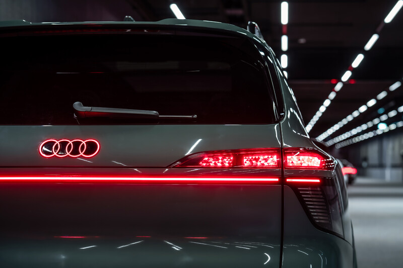 Światowa premiera w Audi Q9: zakrzywione cyfrowe panele OLED