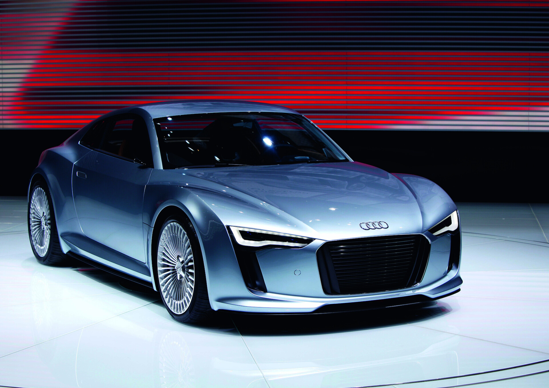 Detroit-Showcar Audi e-tron to kolejny wariant zaprojektowanego przez Audi samochodu elektrycznego