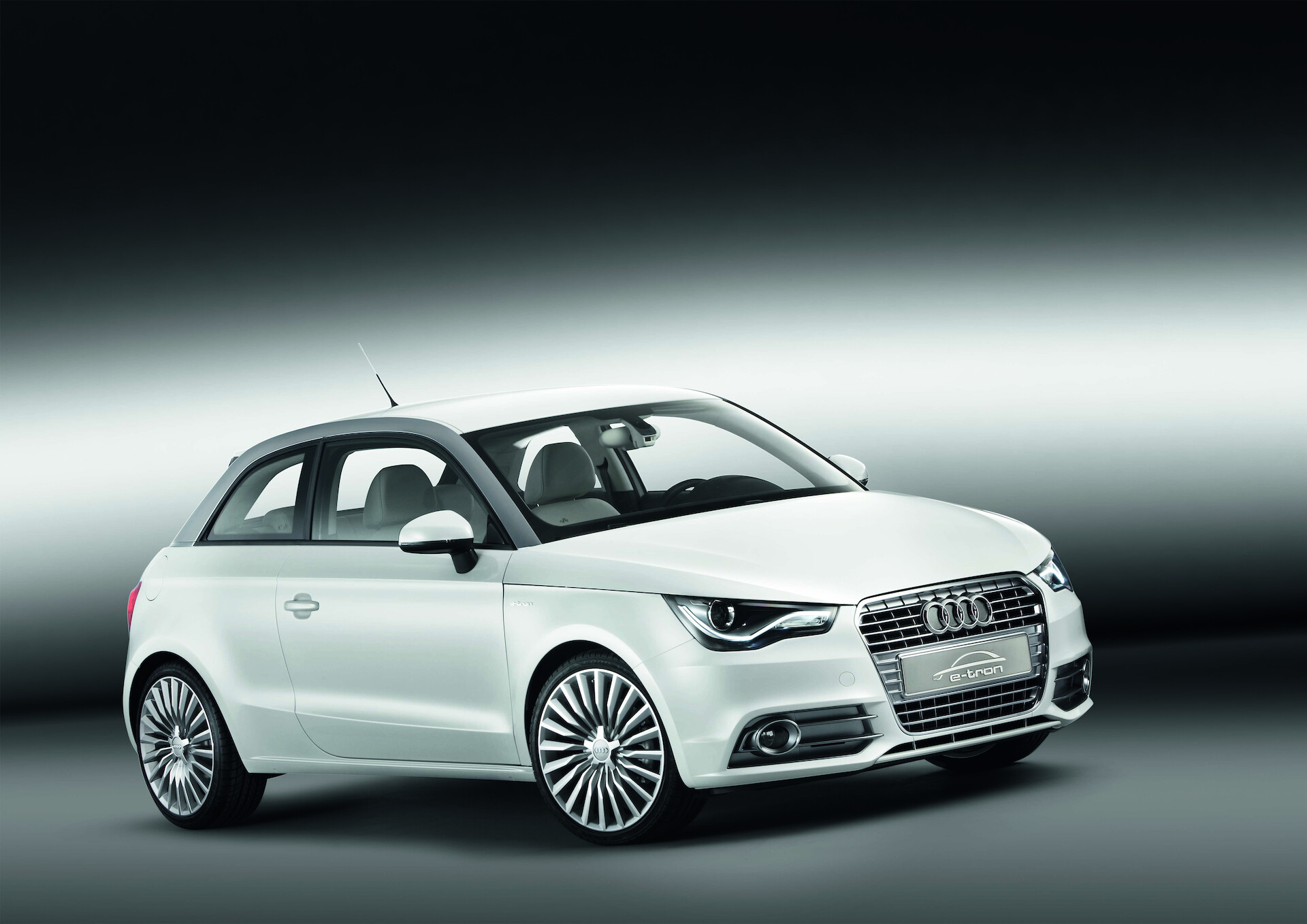Audi A1 e-tron
- bez emisji szkodliwych substancji w mieście